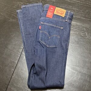 Levi's Women's Slimming Skinny Jeans in Dark Blue 28x30 NWT